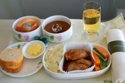 maaltijd vliegtuig, eten in vliegtuig