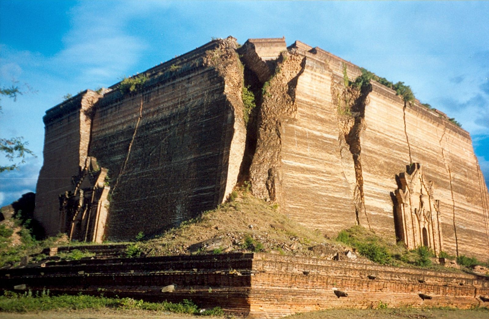 mingun tempel, rondreizen door myanmar, rondreis myanmar, rondreizen door myanmar en strandvrelenging Thailand, strandverlenging thailand
