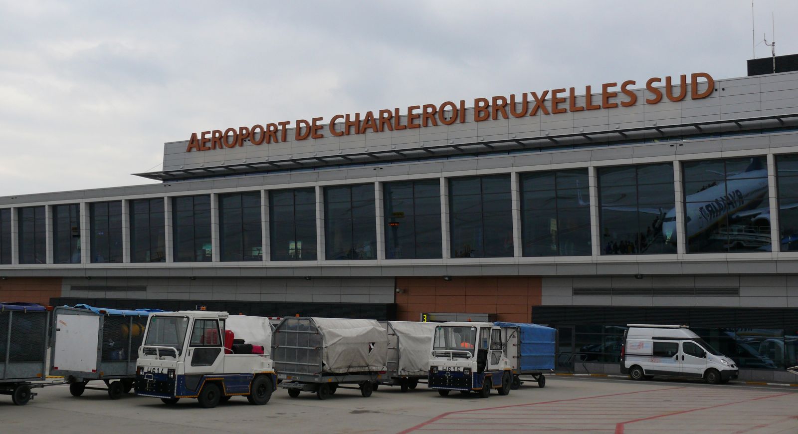 vliegveld charleroi, charleroi airport, charleroi parkeren, parkeren op charleroi